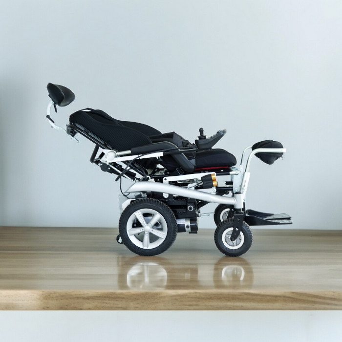 Scuba S300 Ayağa Kaldıran Akülü Tekerlekli Sandalye